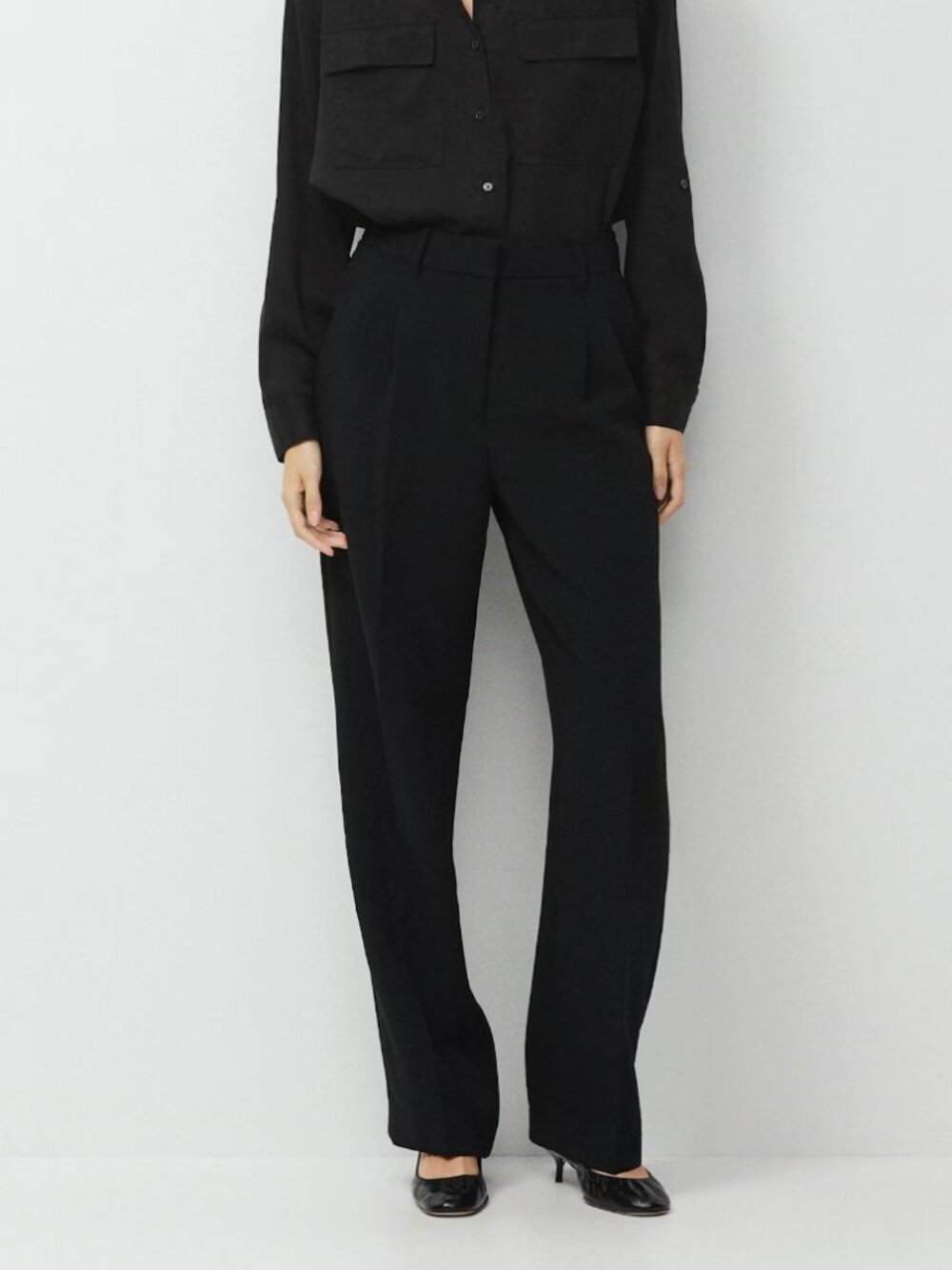 Aritzia the Effortless Pant - Crepette in Black